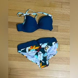 Tropical print bikini. Underwire in top.
